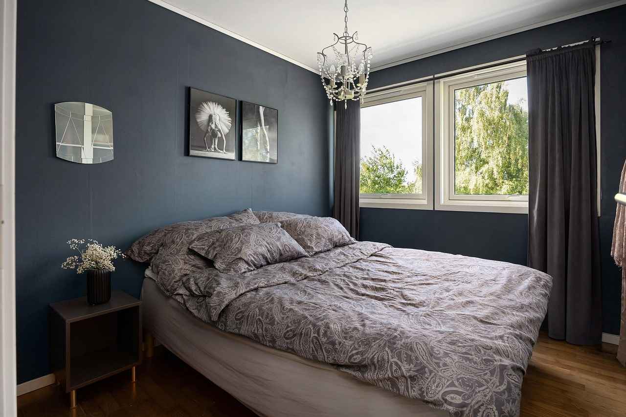 2023 Luxury Bed Design Ideas for a Classy, Sophisticated Bedroom 2 2. Upholstered Bed Frames