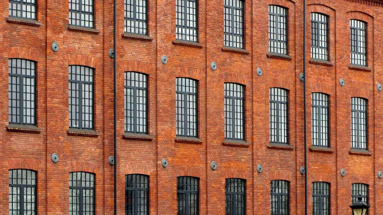 Best Bed Designs for Small Bedrooms: Maximize Your Space with Style 1 1. Space-Saving Loft Beds