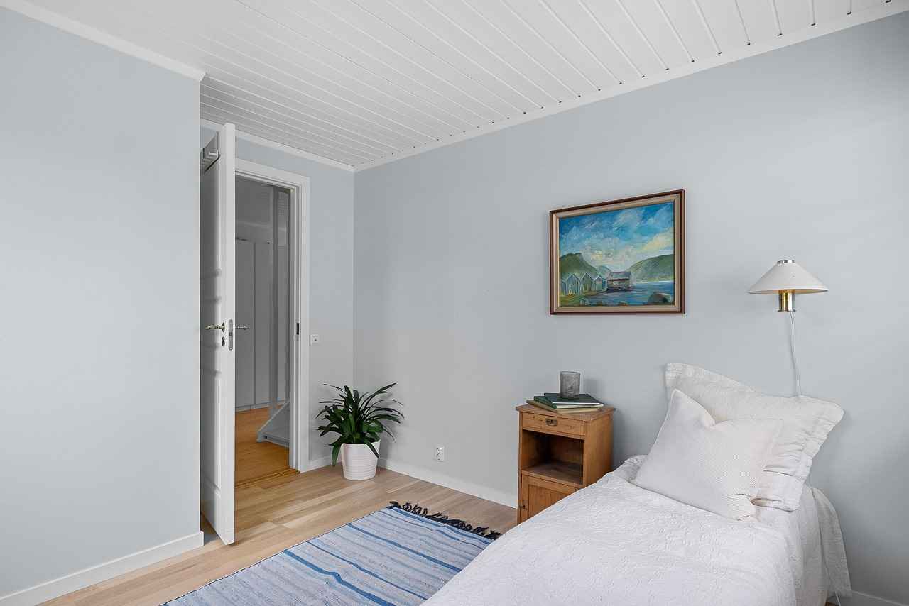 Best Bed Designs for Small Bedrooms: Maximize Your Space with Style 10 10. Adjustable Beds: Comfort Meets Functionality