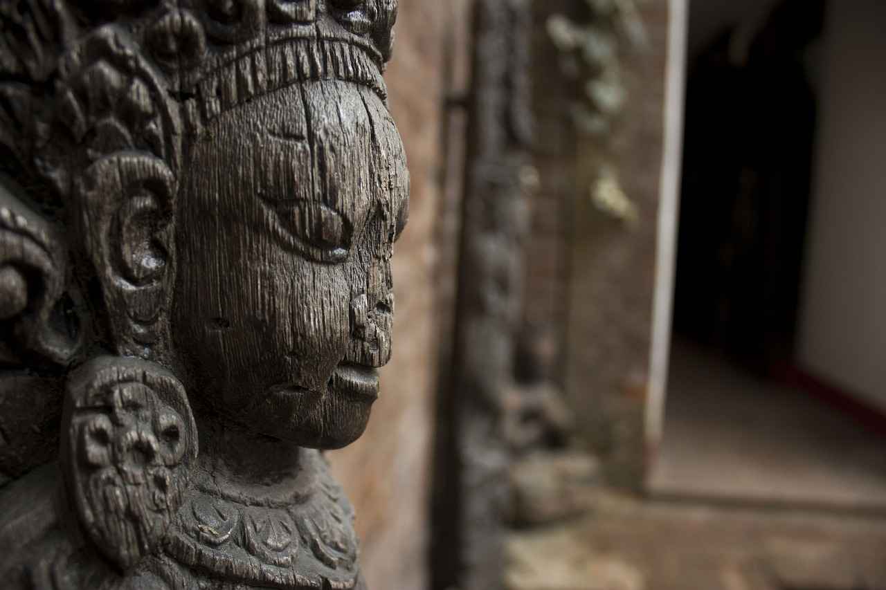 Popular Wood Types for Bed Carvings