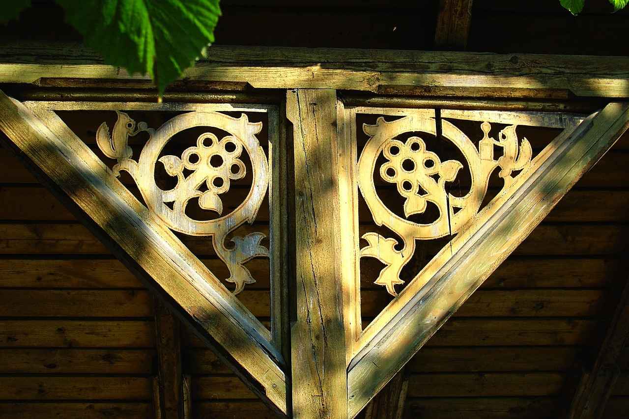 Incorporating Floral Designs in Bed Carvings