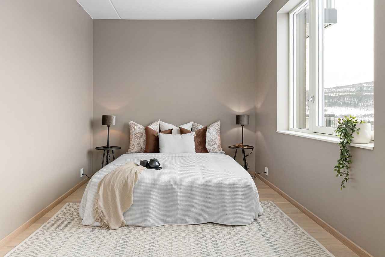 Round Bed Accessories and Bedding