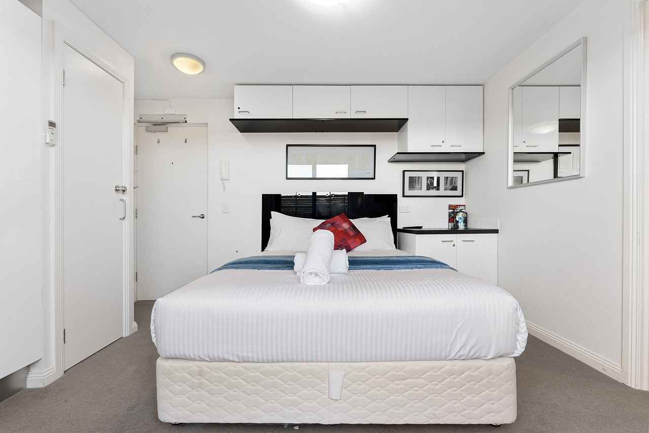 How to Incorporate a Bed Headboard into Your Bedroom Design 1 1. Understanding the Role of a Headboard