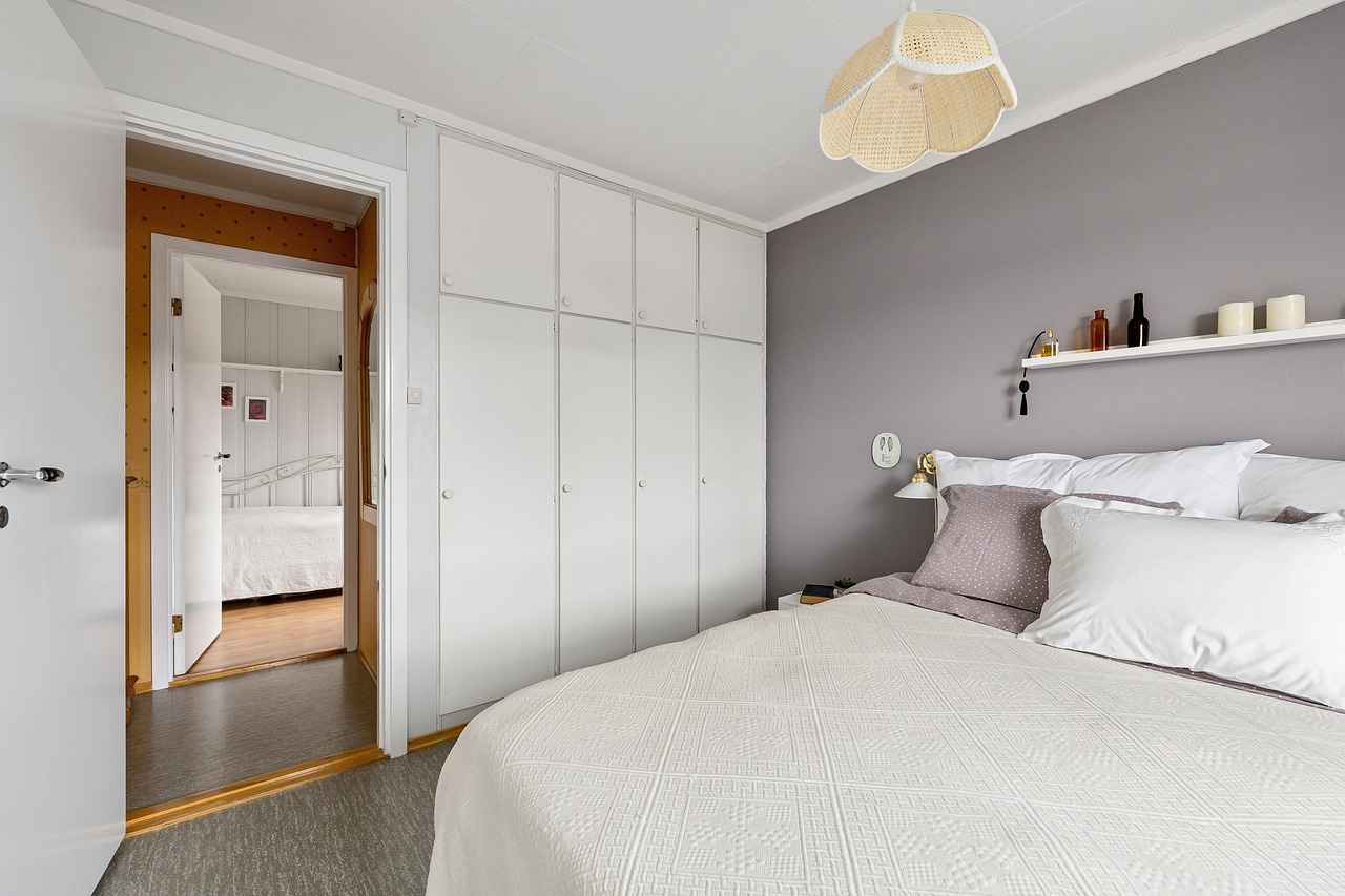 Innovative Bed Designs to Make the Most of Small Bedroom Spaces 9 9. Corner Beds