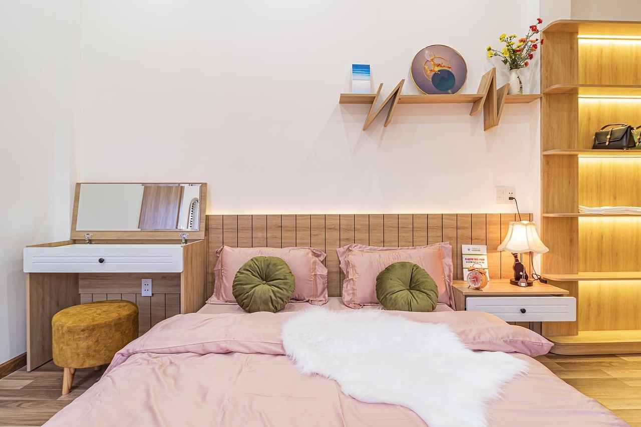 Round Bed Designs: The Ultimate Centerpiece for Your Bedroom 4 Round Bed Accessories and Bedding