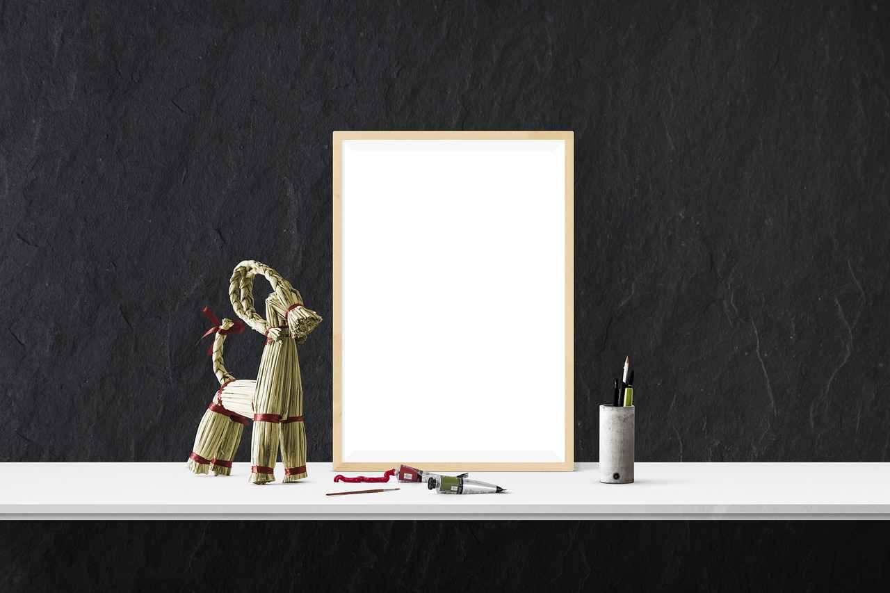 Lighting Ideas to Highlight Your Poster Bed
