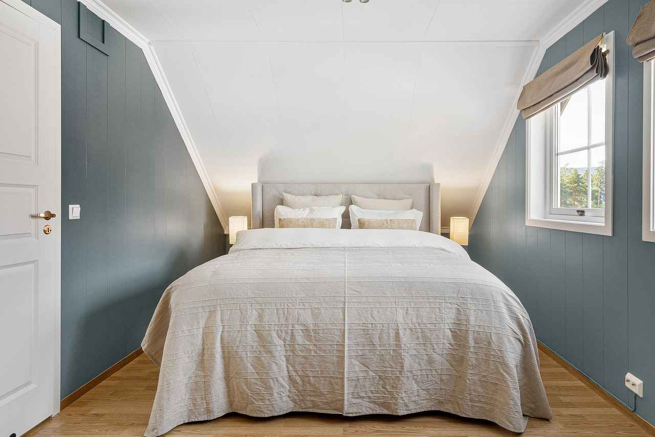 Stylish & Modern Low Floor Bed Design for Minimalist Homes 6 Tips for Styling a Low Floor Bed