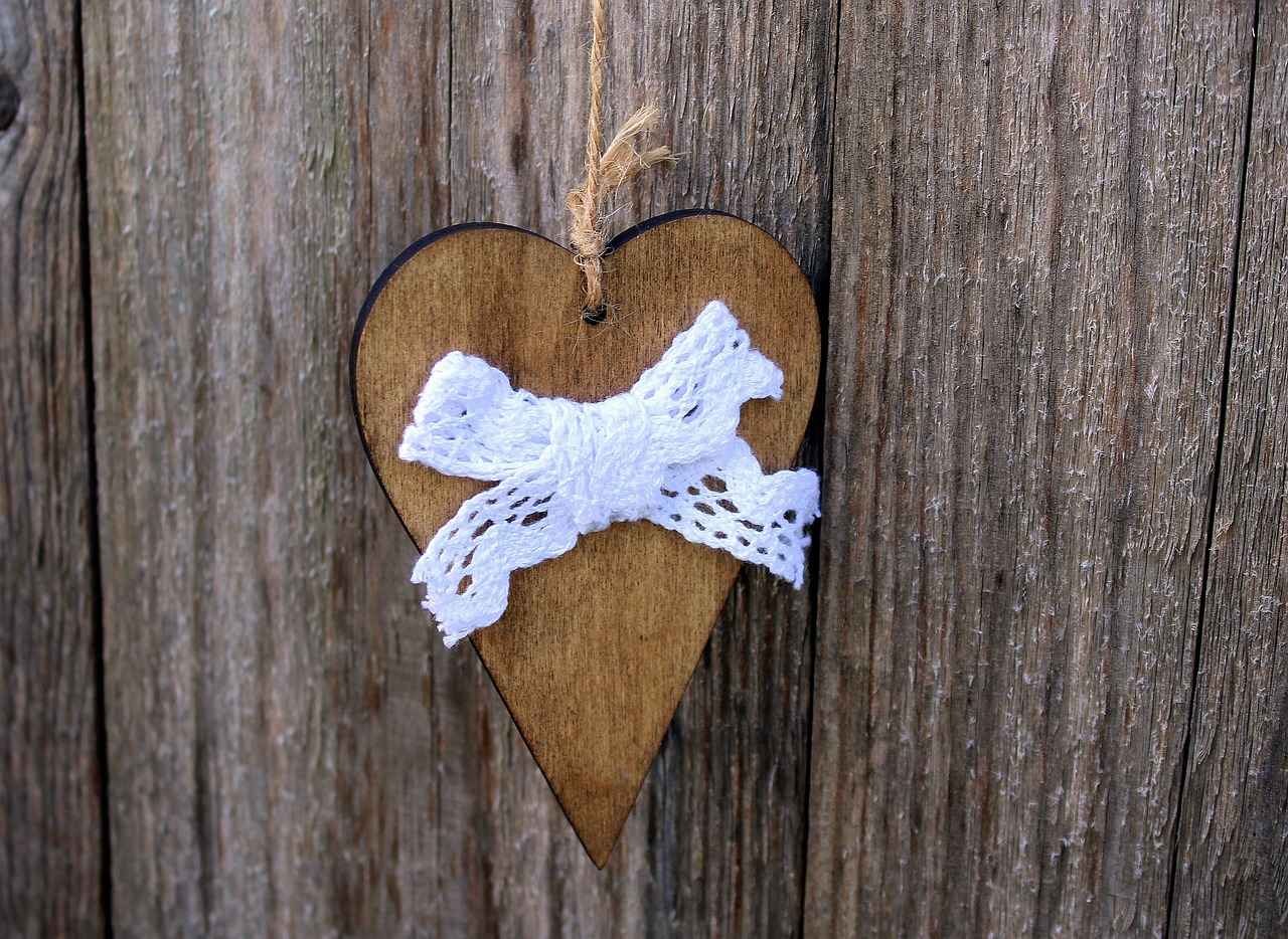 The Best Wooden Bed Designs for a Rustic, Cozy Home 1 1. Classic Farmhouse Bed