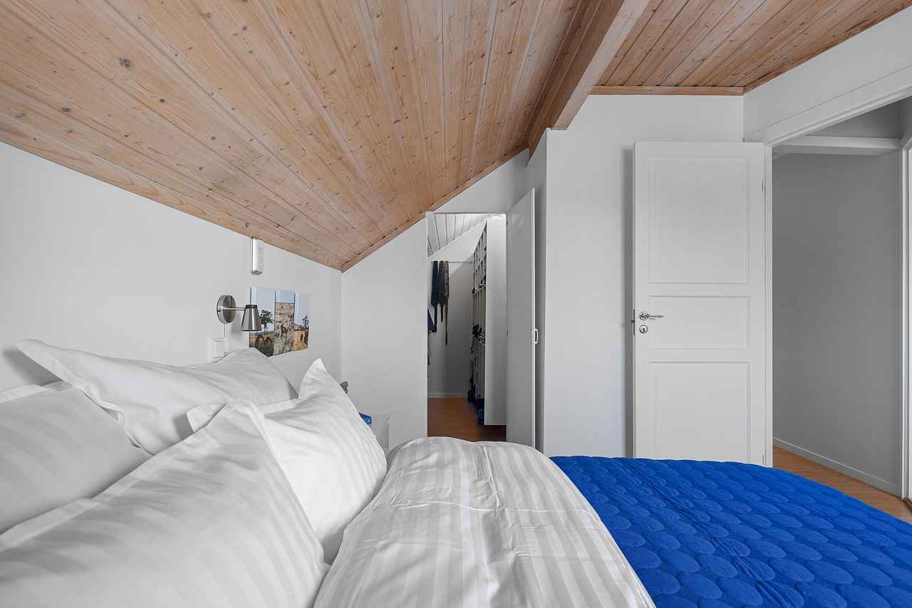 1. Modern Minimalist Beds