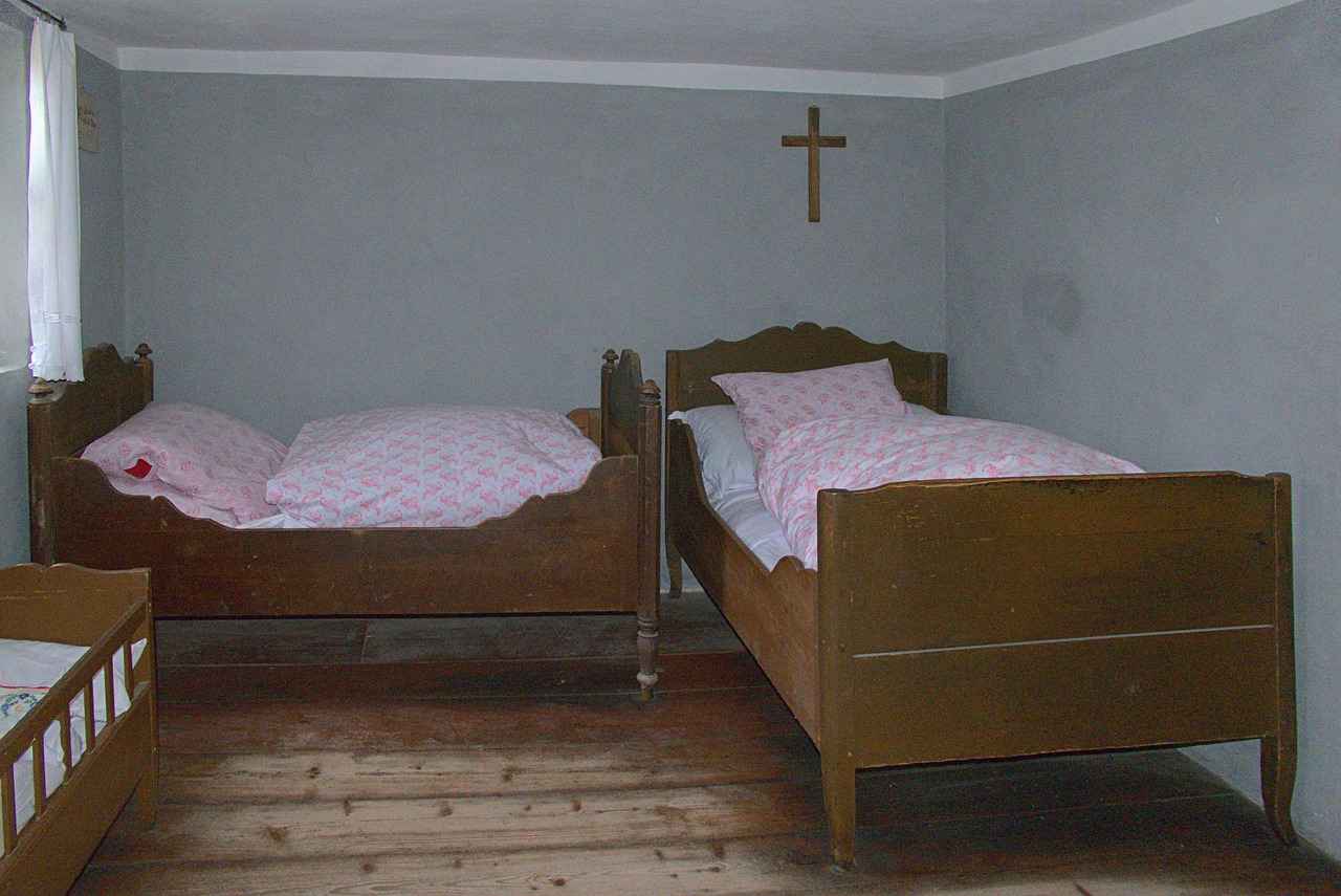 5. Bold Colors and Patterns in Bed Design